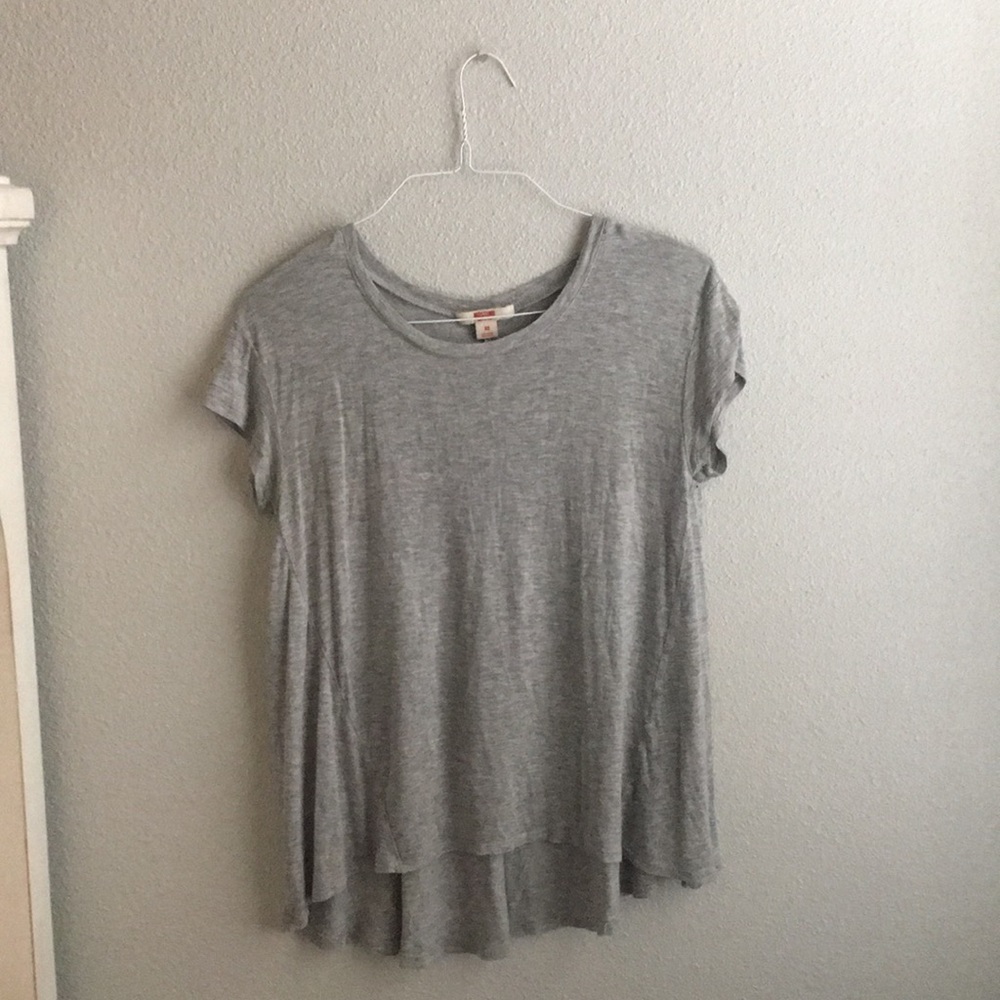 Gray short sleeved tee